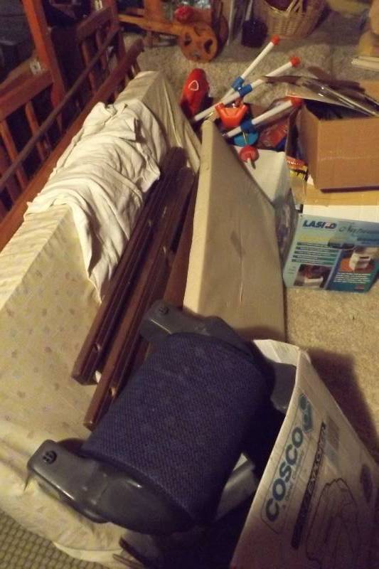 lot 15 image: Household Items