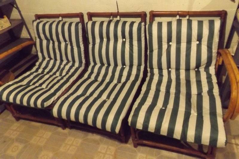 lot 27 image: Furniture