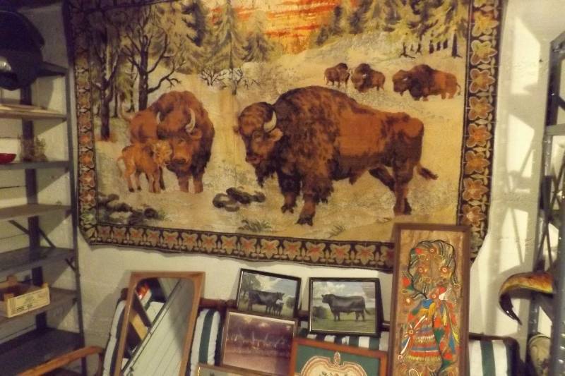 lot 28 image: Household Dcor