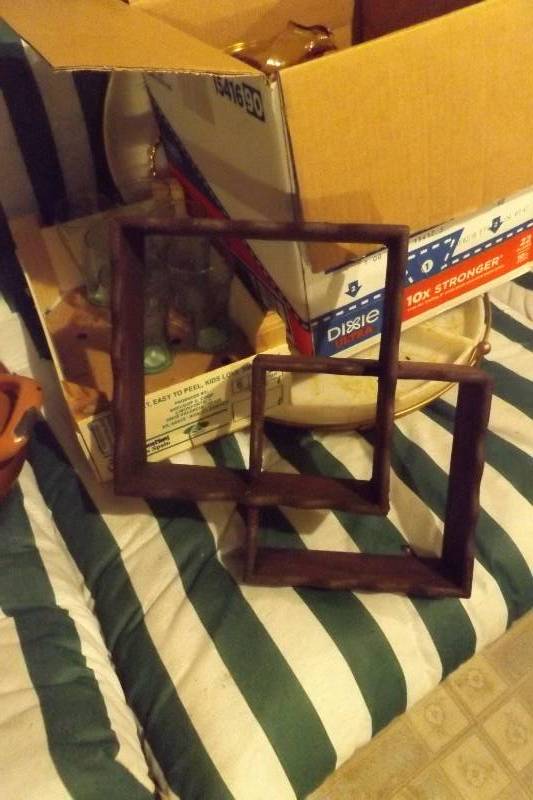 lot 29 image: Household Items