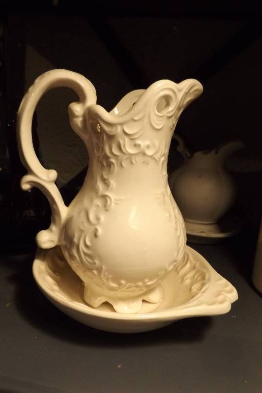 lot 40 image: Household Dcor