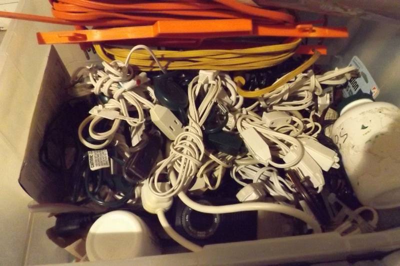 lot 42 image: Household Items