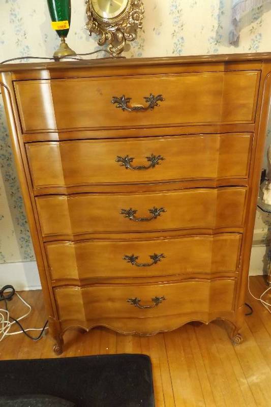 lot 192 image: Wood Chest of Drawers