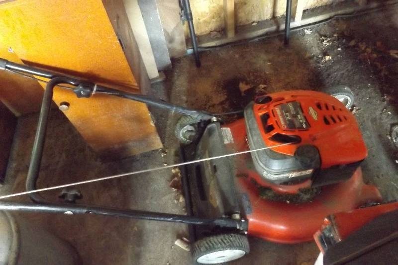 lot 211 image: Troy Bilt Lawnmower