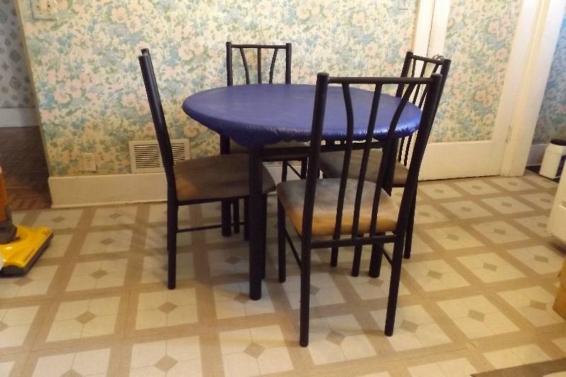 lot 217 image: Round Kitchen Table and 4 Chairs