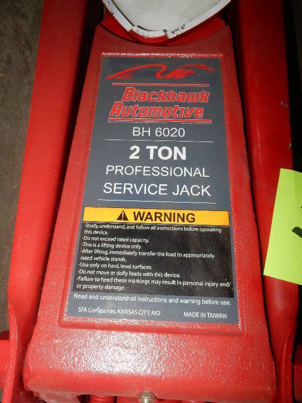 lot 10 image: 2 Ton BLACKHAWK, Professional  Floor Jack.. No handle