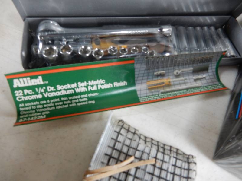 lot 15 image: Socket Set, Spring Clamp Set, Large lot of Sawsall Blades