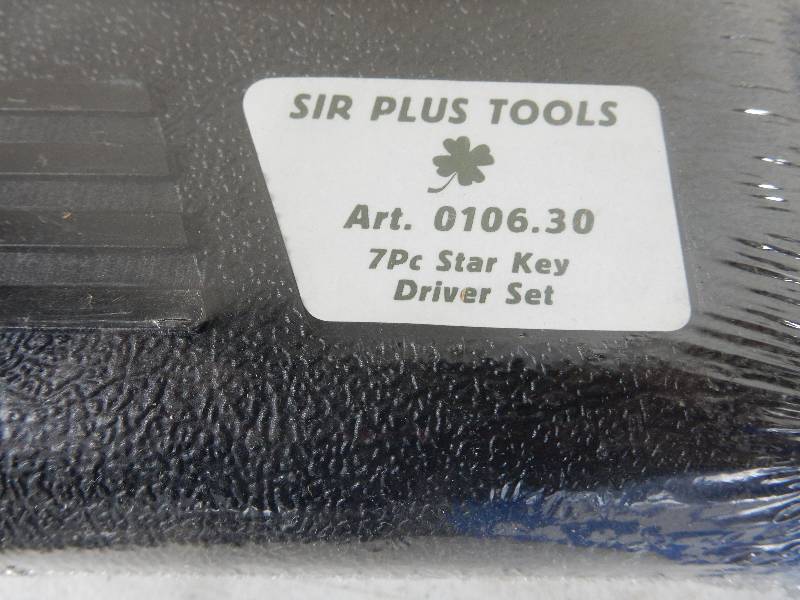 lot 22 image: 127 Piece automotive Tool Kit Rechargeable Work Light Star Driver Set