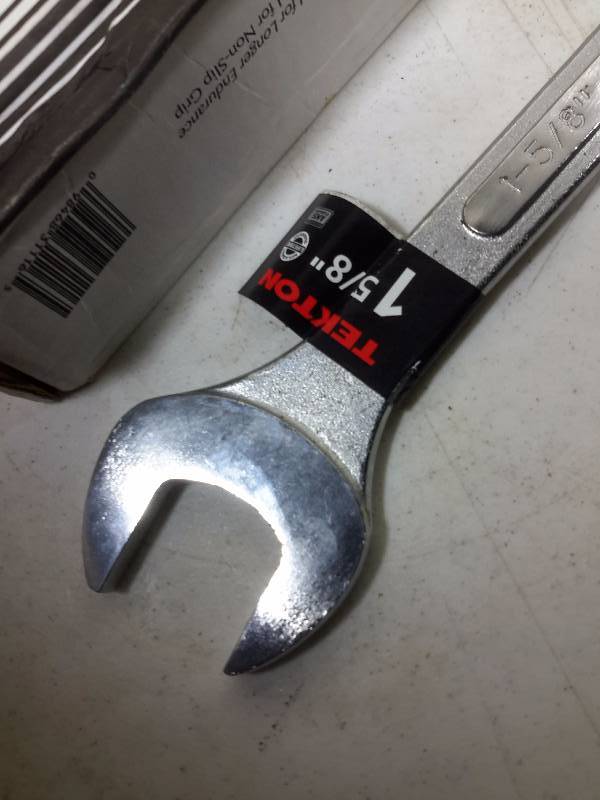 lot 49 image: FarmAuto Ranch Air operated Grease Gun  1 58 in Combination wrench AC delco 12 in Drive Wrench