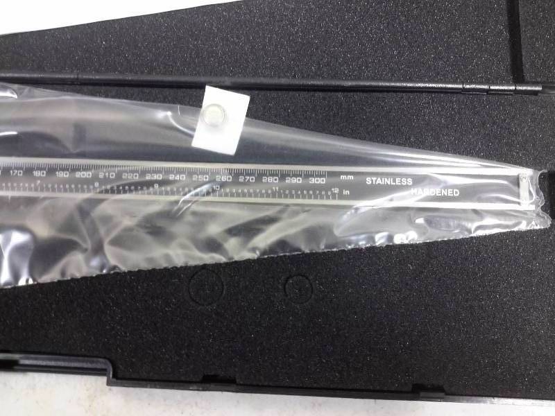 lot 71 image: Electronic Digital Caliper, 6 in Digital Caliper