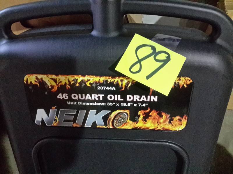 lot 89 image: 46 quart NEIKO, Oil Drain on wheels