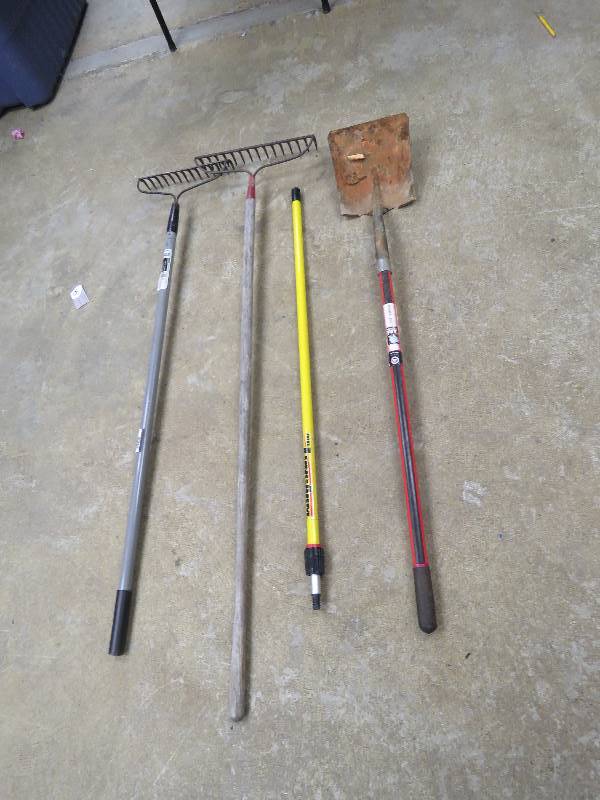 lot 482 image: Yard Tools