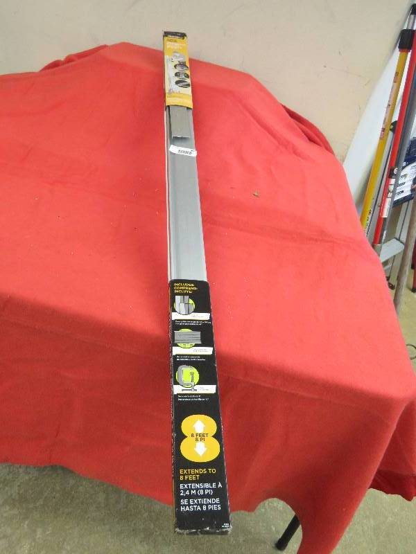 lot 498 image: Cutting Guide  straight edge