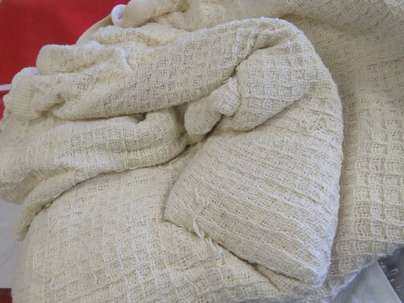 lot 521 image: Blanket lot