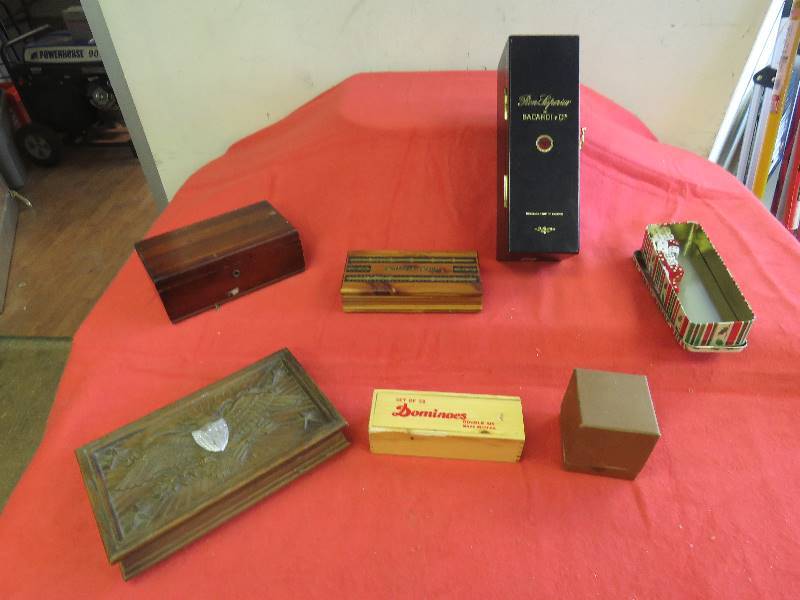 lot 526 image: Collectible boxes