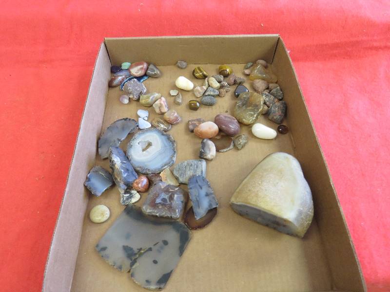 lot 528 image: Geodes