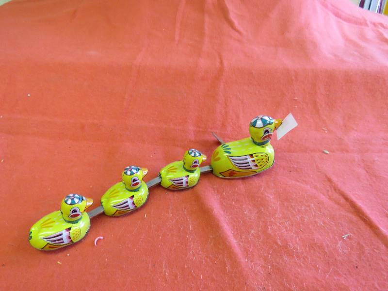 lot 532 image: Antique Toy