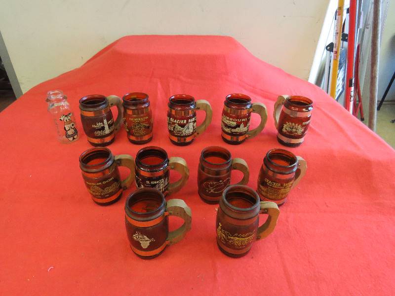 lot 533 image: Collectible mugs