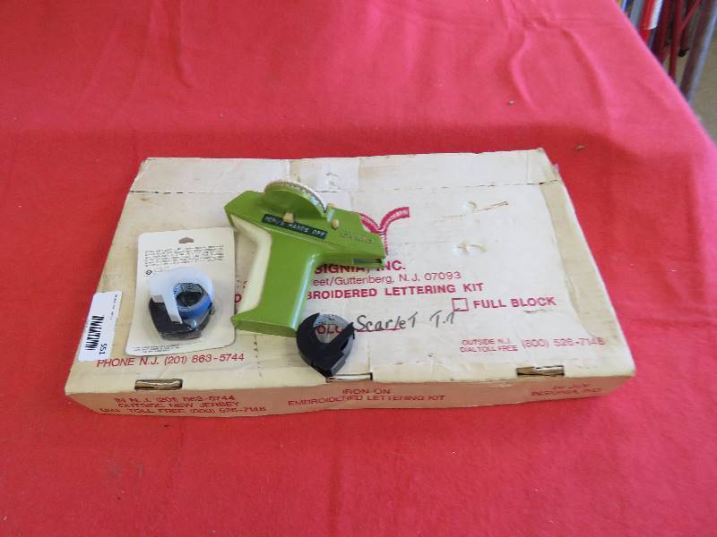 lot 551 image: Craft lot