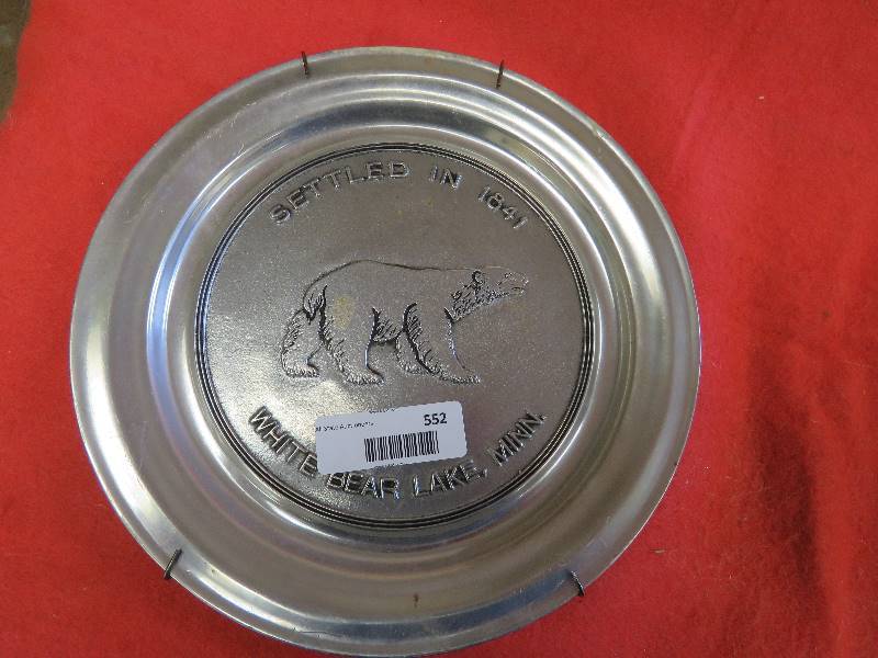 lot 552 image: Colletible plate