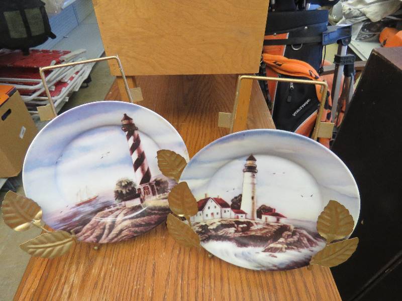 lot 559 image: Collectible Plates