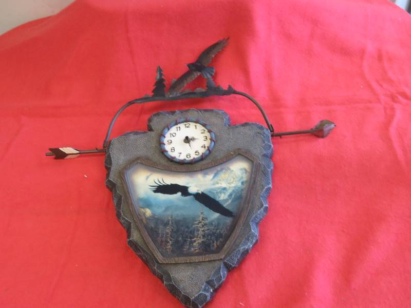 lot 564 image: Native American Dcor