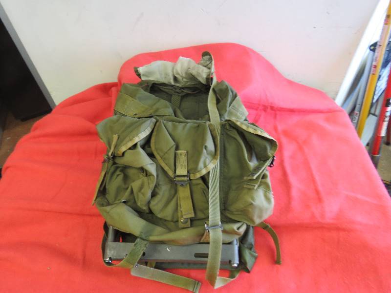 lot 568 image: Military Backpack