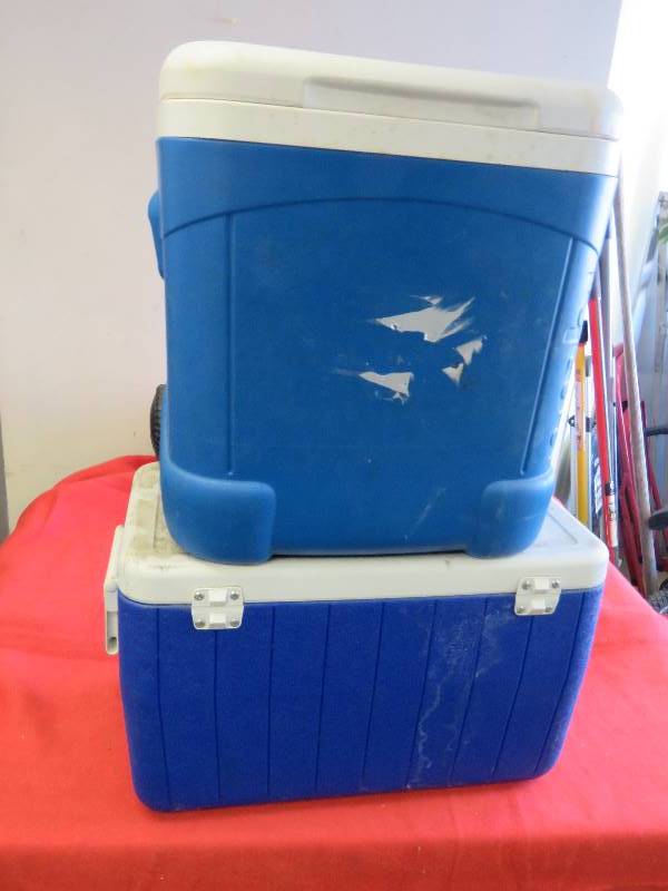 lot 571 image: Cooler lot