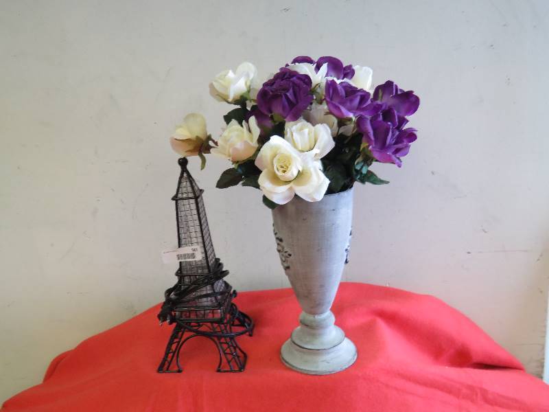 lot 581 image: Household dcor