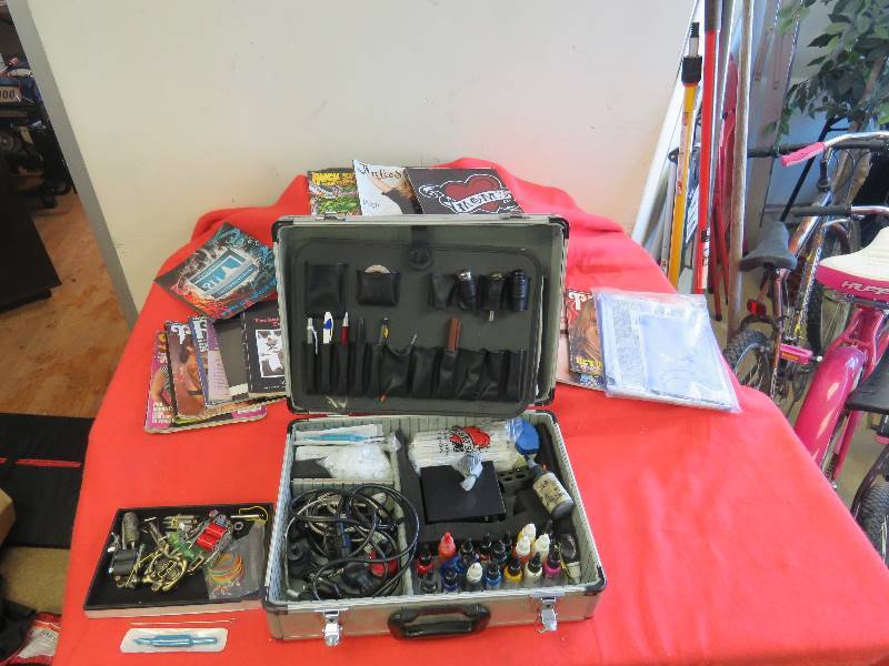 lot 586 image: Tattoo Gun kit