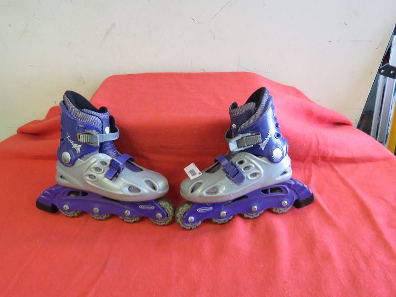 lot 590 image: Roller Blades
