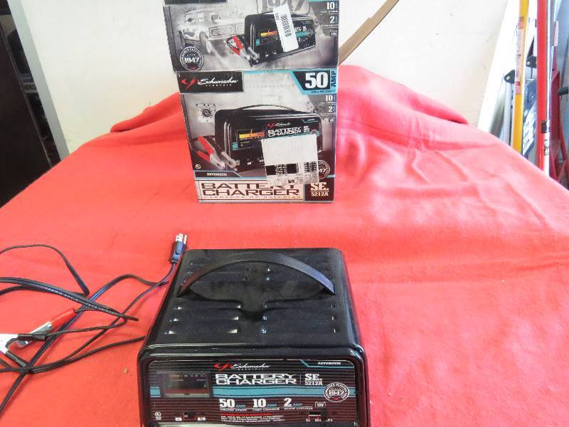 lot 591 image: Battery Charger