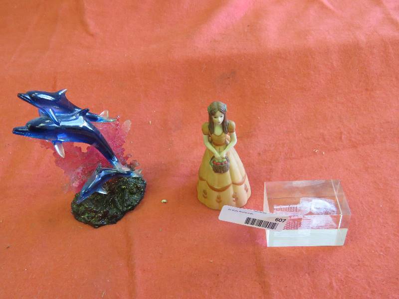 lot 607 image: Household dcor