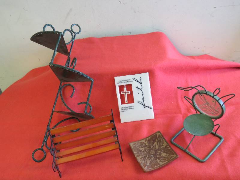 lot 611 image: Household Dcor