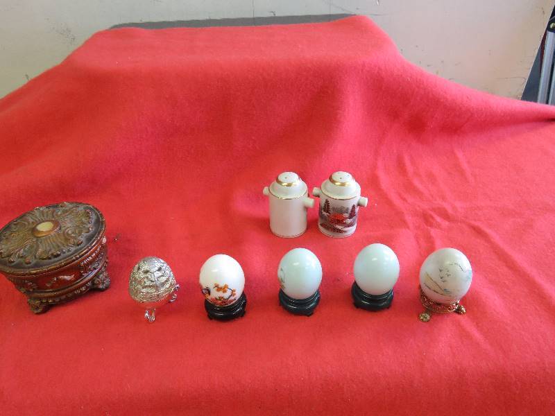 lot 624 image: Household dcor