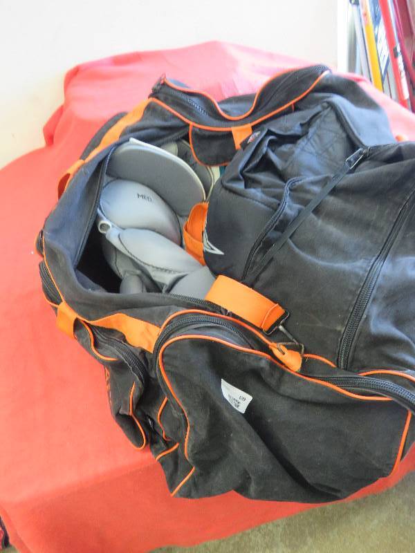 lot 639 image: Hockey Equipment