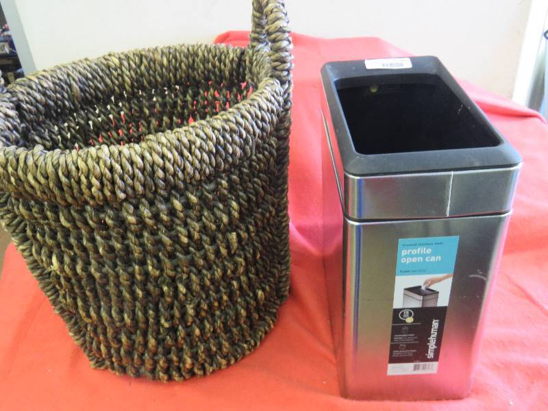 lot 641 image: Trashcan and wicker basket