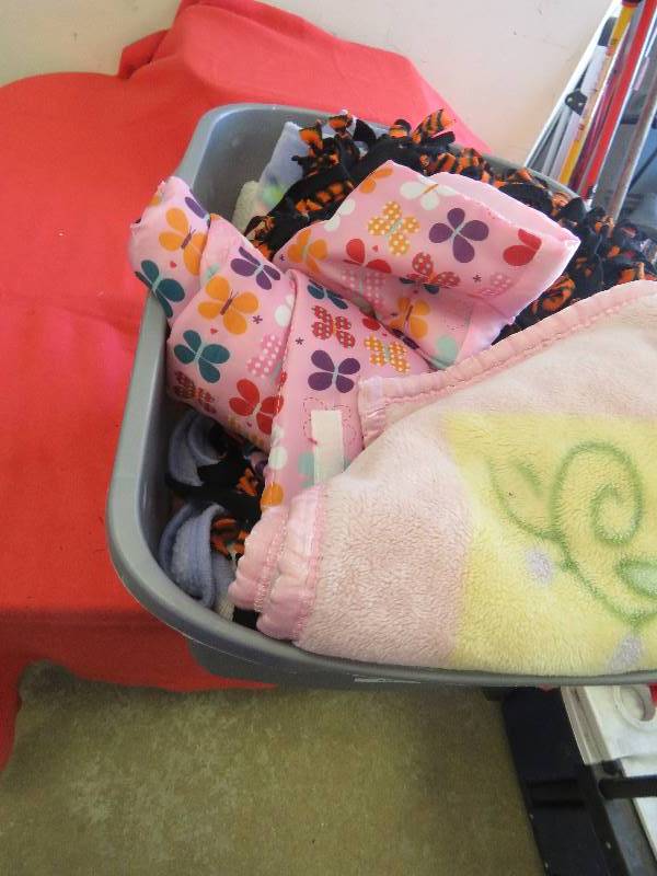 lot 644 image: Blankets