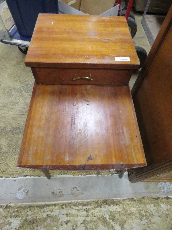 lot 677 image: Vintage End Table