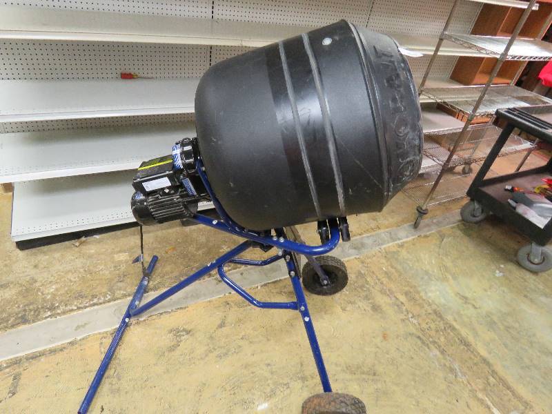lot 680 image: Cement Mixer