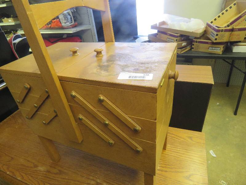 lot 648 image: Sewing box