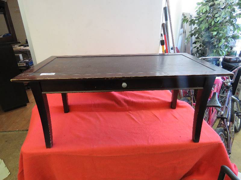 lot 658 image: Coffee Table