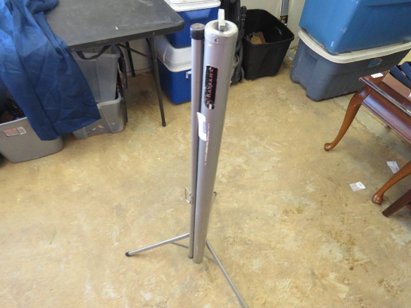 lot 663 image: Vintage Movie Screen