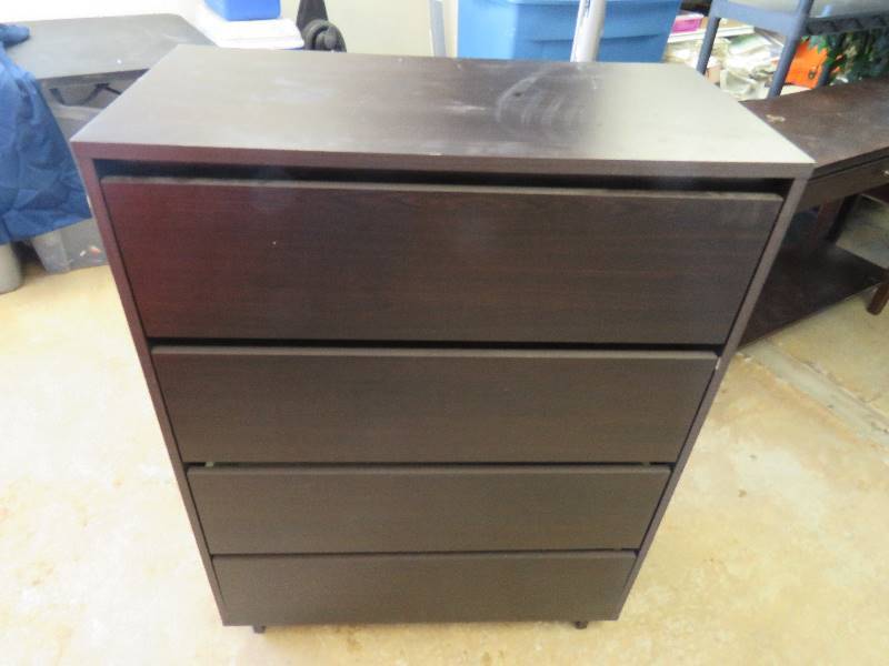 lot 665 image: Dresser