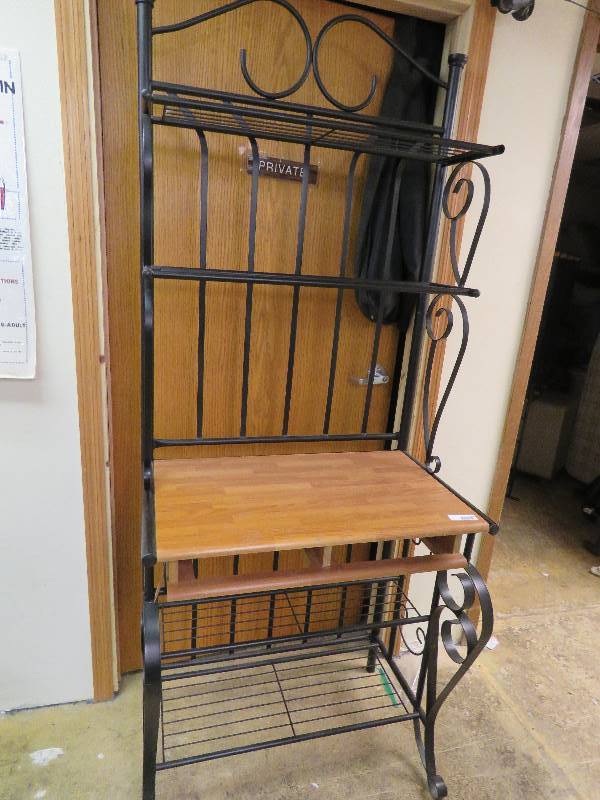 lot 670 image: Bakers Rack