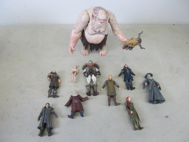 lot 13 image: Lot of Lord Of The Rings Action Figures