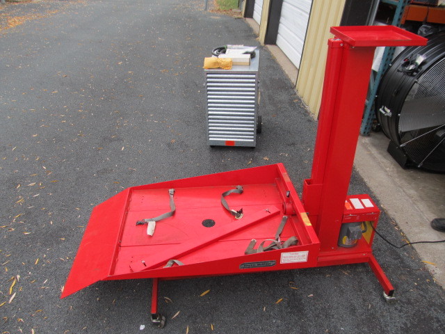 lot 29 image: LIKE NEW Handy Industries Multi-Lift