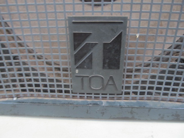 lot 33 image: Large TOA Model KD-2 Amplifier