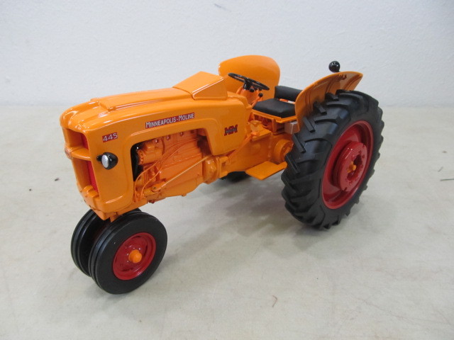 lot 60 image: Diecast MINNEAPOLIS MOLINE Tractor