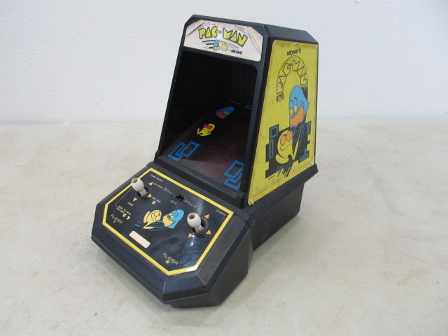 lot 65 image: WORKING Vintage Coleco PAC-MAN Tabletop Game
